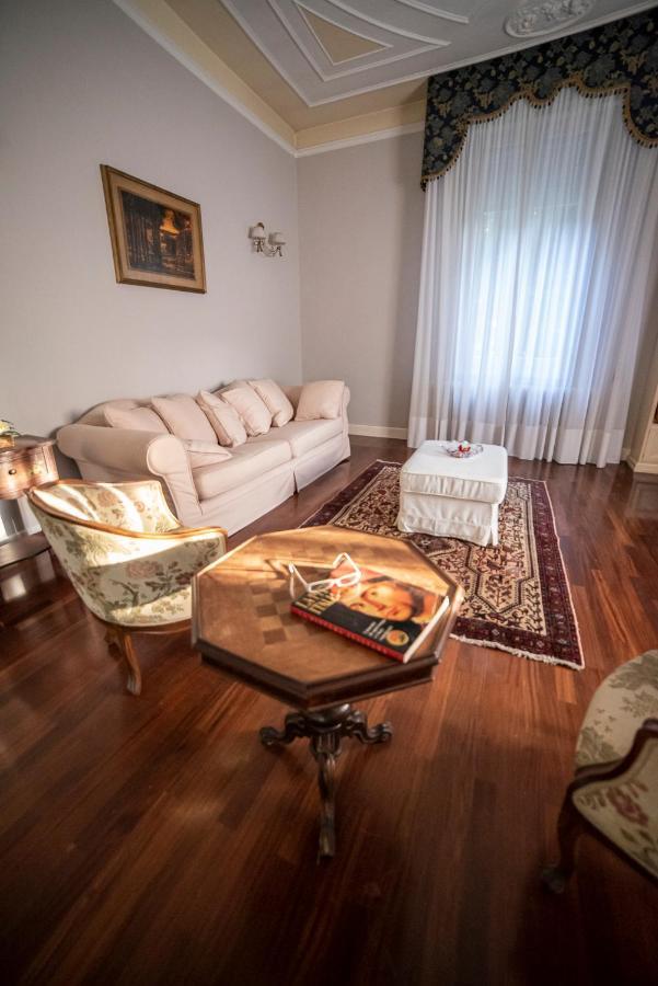 B&B Matteotti Luxury Home Vignola  Extérieur photo